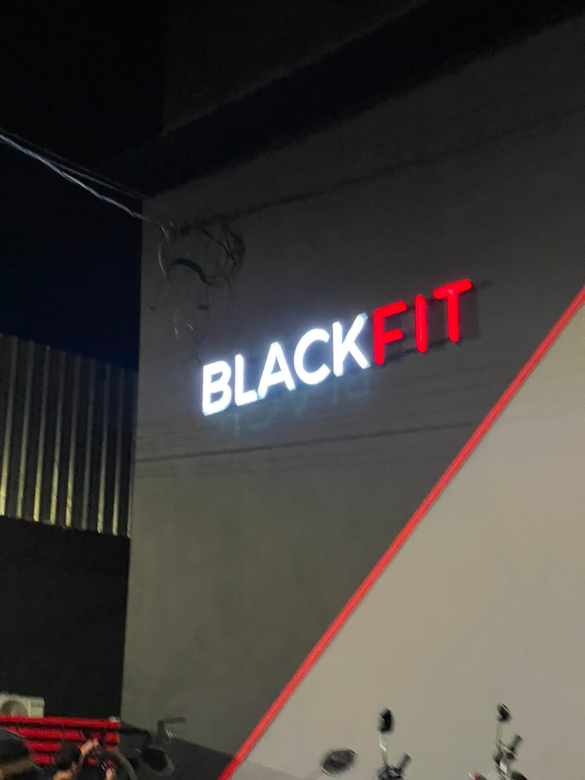Letras caixa iluminadas Blackfit